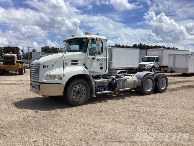 Mack CXU613 Conventional Trucks / Tractor Trucks