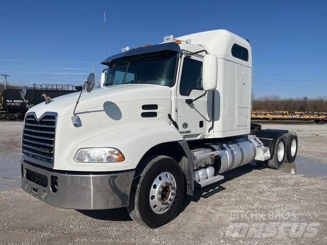 Mack CXU613 Conventional Trucks / Tractor Trucks