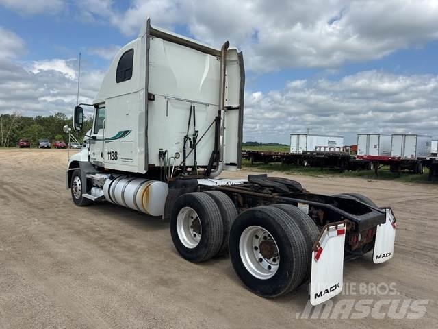 Mack CXU613 Conventional Trucks / Tractor Trucks
