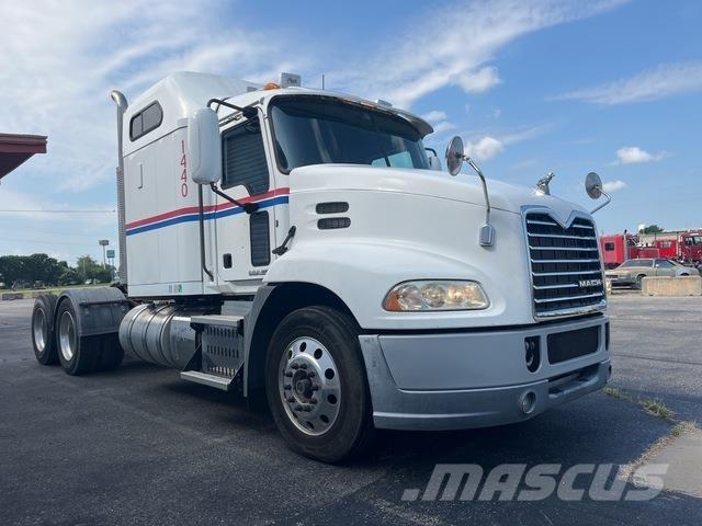 Mack CXU613 Conventional Trucks / Tractor Trucks