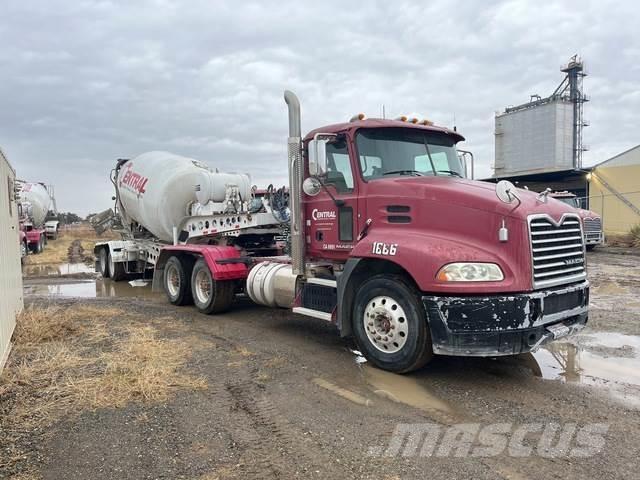 Mack CXU613 Conventional Trucks / Tractor Trucks
