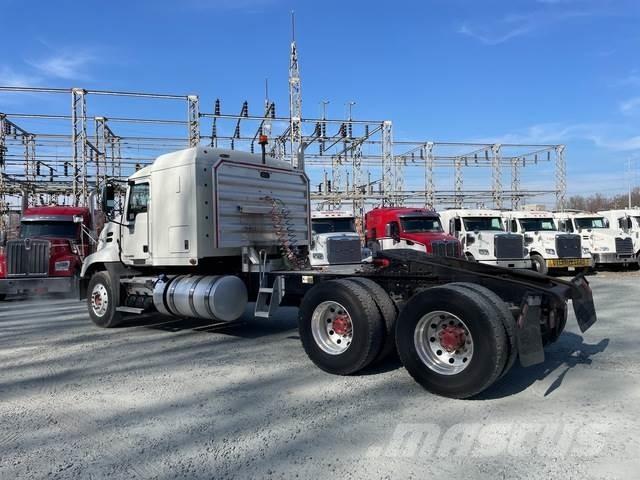 Mack CXU613 Conventional Trucks / Tractor Trucks