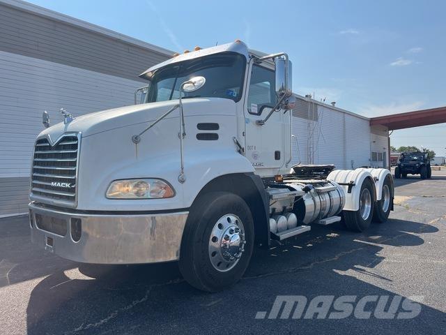 Mack CXU613 Conventional Trucks / Tractor Trucks