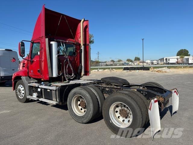 Mack CXU613 Conventional Trucks / Tractor Trucks