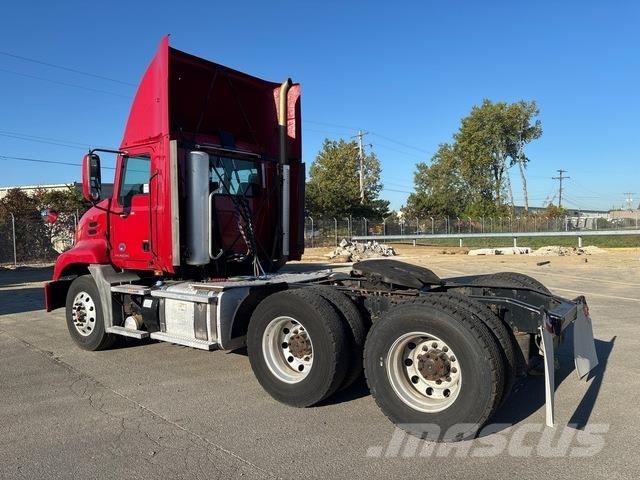 Mack CXU613 Conventional Trucks / Tractor Trucks