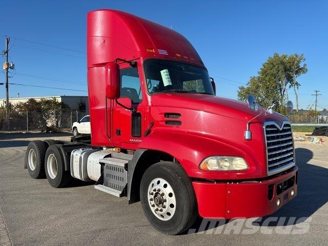 Mack CXU613 Conventional Trucks / Tractor Trucks
