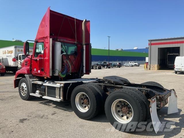 Mack CXU613 Conventional Trucks / Tractor Trucks