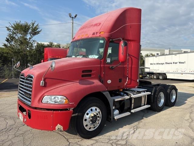 Mack CXU613 Conventional Trucks / Tractor Trucks