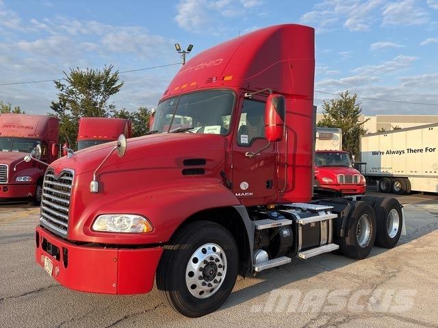 Mack CXU613 Conventional Trucks / Tractor Trucks