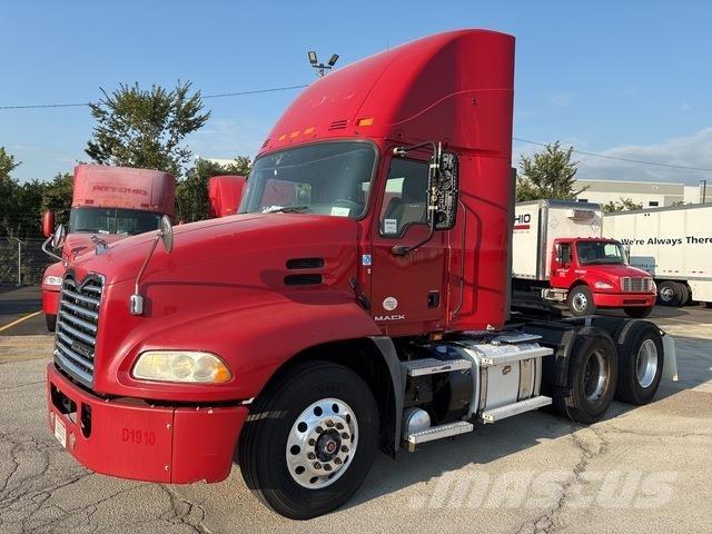 Mack CXU613 Conventional Trucks / Tractor Trucks