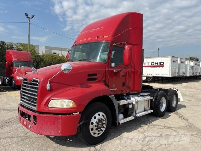 Mack CXU613 Conventional Trucks / Tractor Trucks