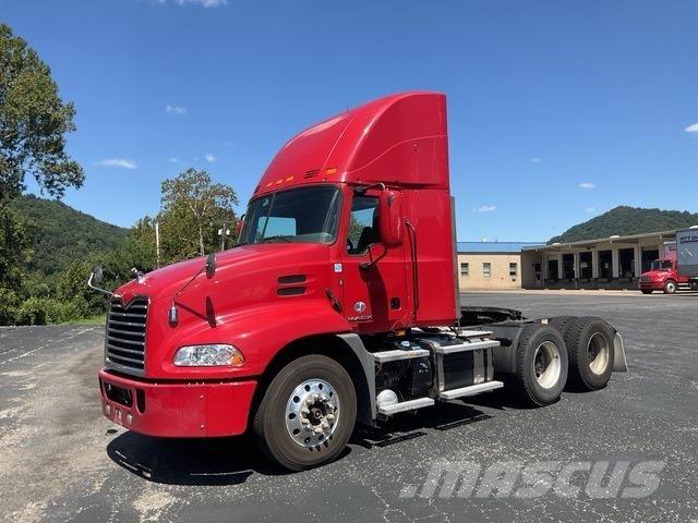 Mack CXU613 Conventional Trucks / Tractor Trucks