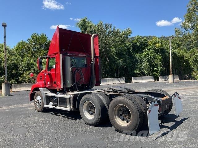 Mack CXU613 Conventional Trucks / Tractor Trucks