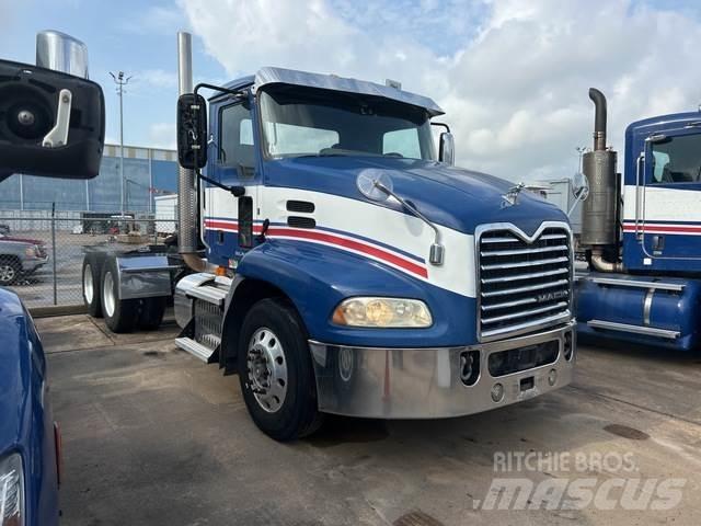 Mack CXU613T Conventional Trucks / Tractor Trucks