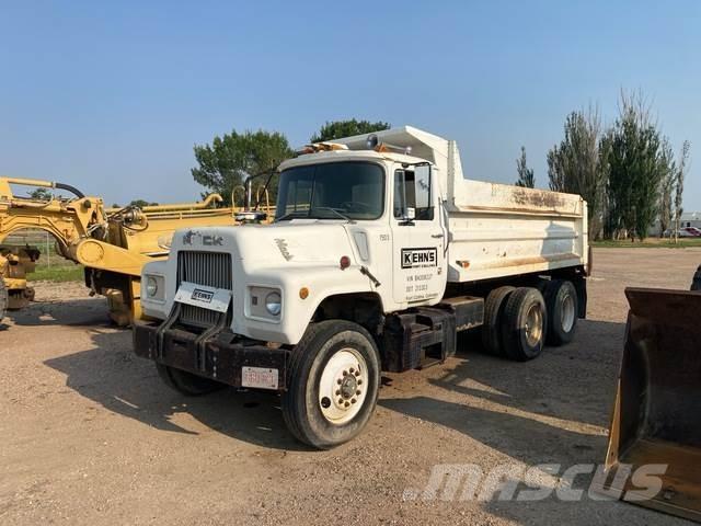 Mack DM686S Dump Trucks