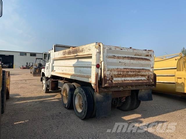 Mack DM686S Dump Trucks
