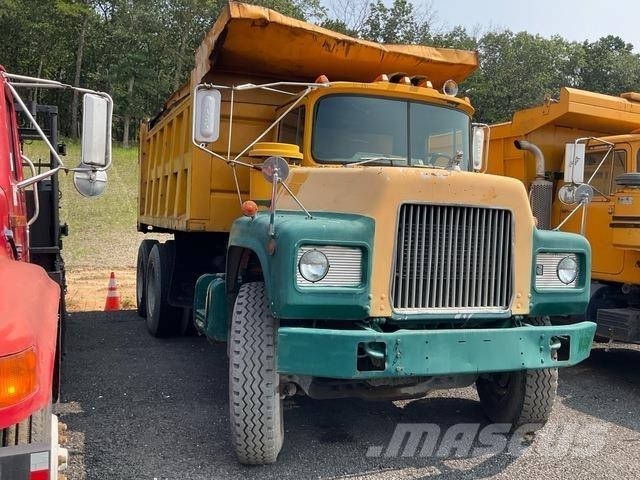 Mack DM686SX Dump Trucks