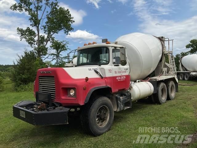 Mack DM690S Other Trucks