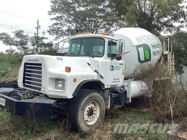 Mack DM690S Other Trucks