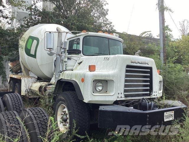 Mack DM690S Other Trucks