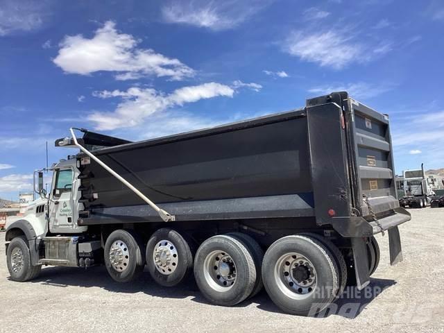 Mack GR104F Dump Trucks