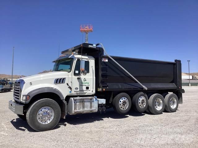 Mack GR104F Dump Trucks