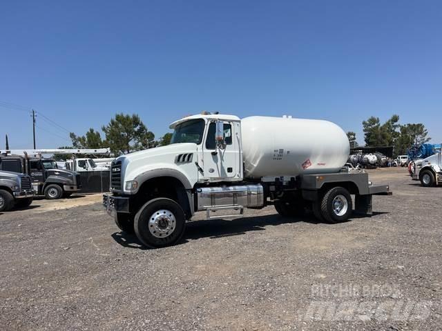 Mack GU432 Tank Trucks
