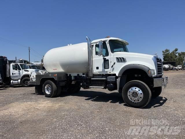 Mack GU432 Tank Trucks