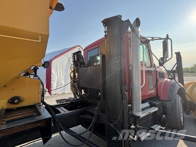 Mack GU433 Snow Blades And Plows