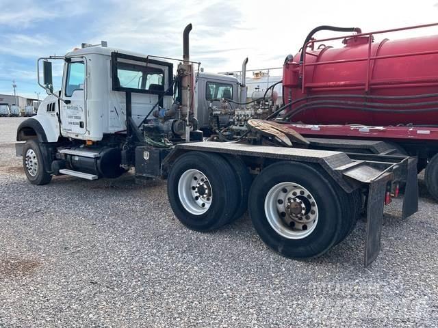 Mack GU713 Conventional Trucks / Tractor Trucks