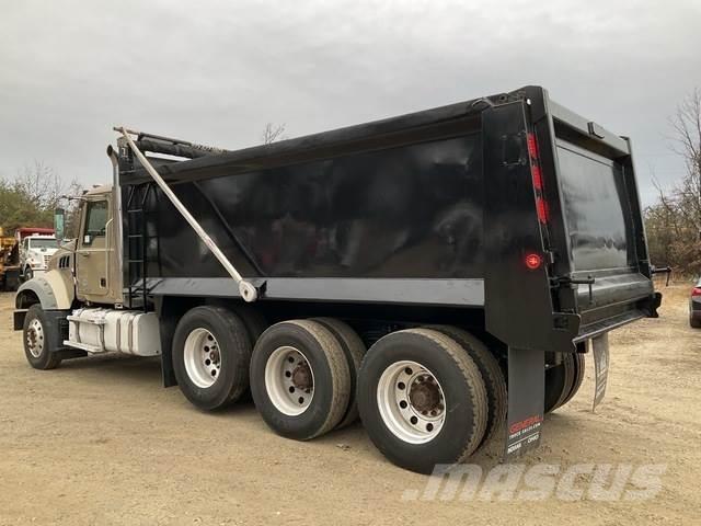 Mack GU713 Dump Trucks