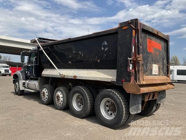 Mack GU713 Dump Trucks