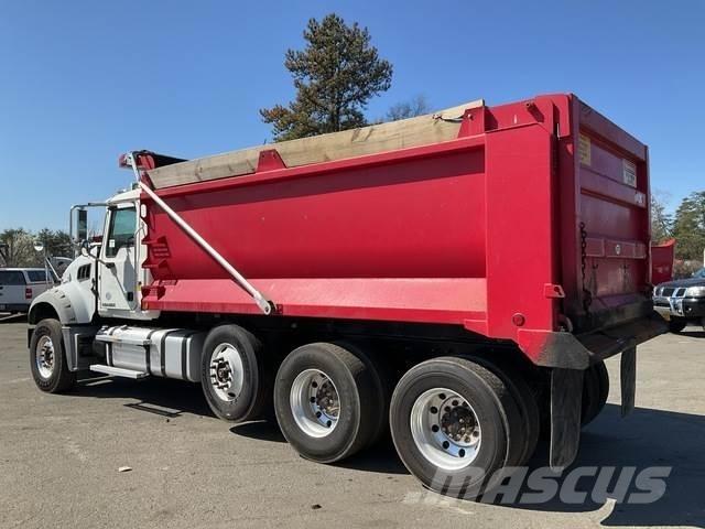 Mack GU713 Dump Trucks