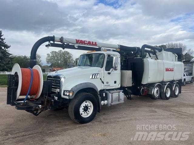Mack GU713 Crawler Excavators