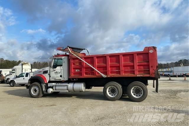 Mack GU713 Dump Trucks