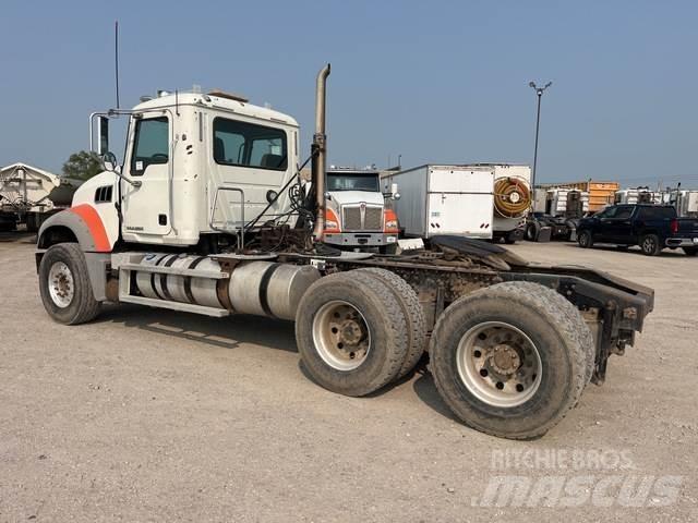 Mack GU713 Conventional Trucks / Tractor Trucks