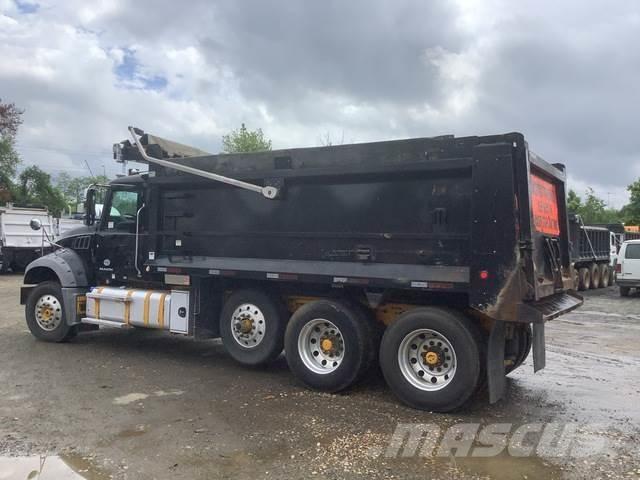 Mack GU713 Dump Trucks