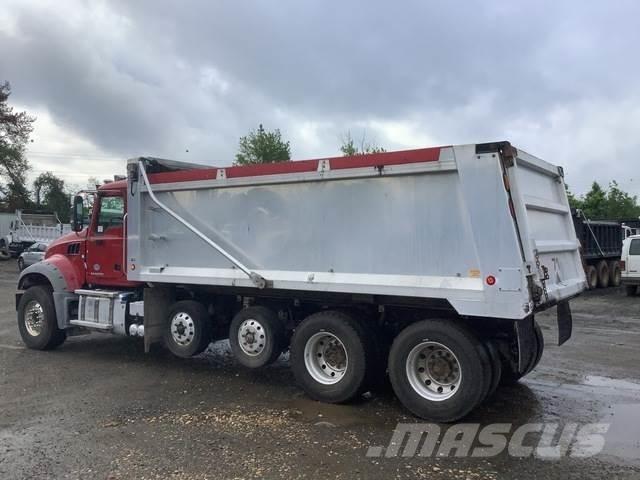 Mack GU713 Dump Trucks