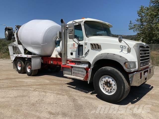 Mack GU713 Other Trucks
