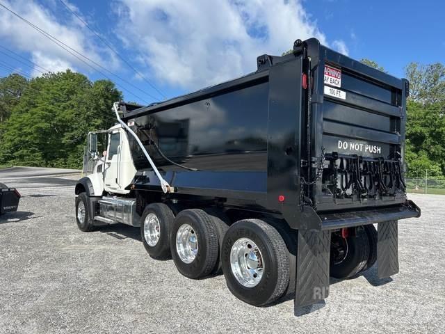 Mack GU713 Dump Trucks