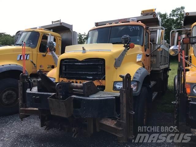 Mack GU713 Dump Trucks