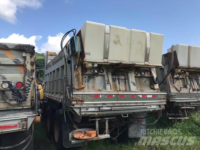 Mack GU713 Dump Trucks