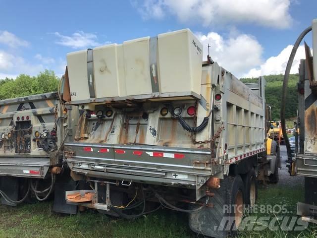 Mack GU713 Dump Trucks