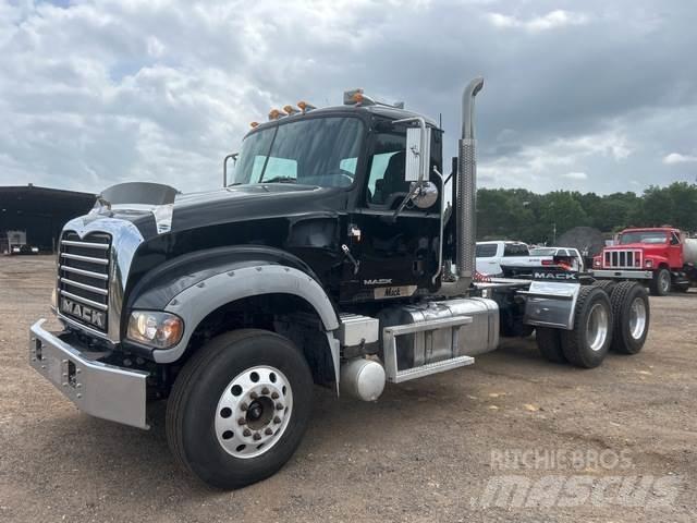 Mack GU713 Conventional Trucks / Tractor Trucks