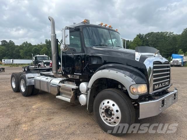Mack GU713 Conventional Trucks / Tractor Trucks