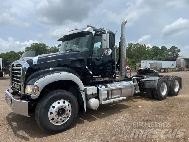 Mack GU713 Conventional Trucks / Tractor Trucks