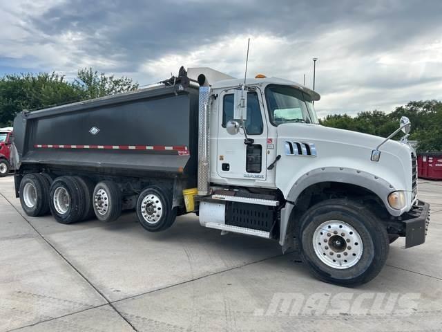 Mack GU713 Dump Trucks
