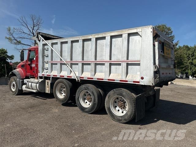 Mack GU713 Dump Trucks
