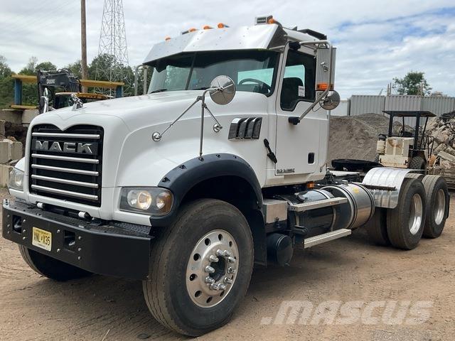 Mack GU713 Conventional Trucks / Tractor Trucks