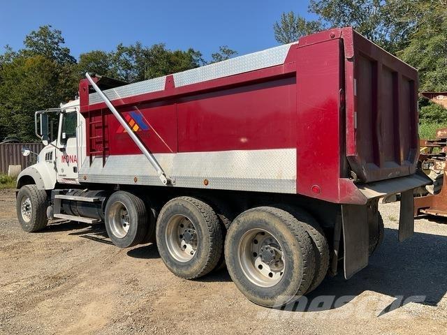 Mack GU713 Dump Trucks